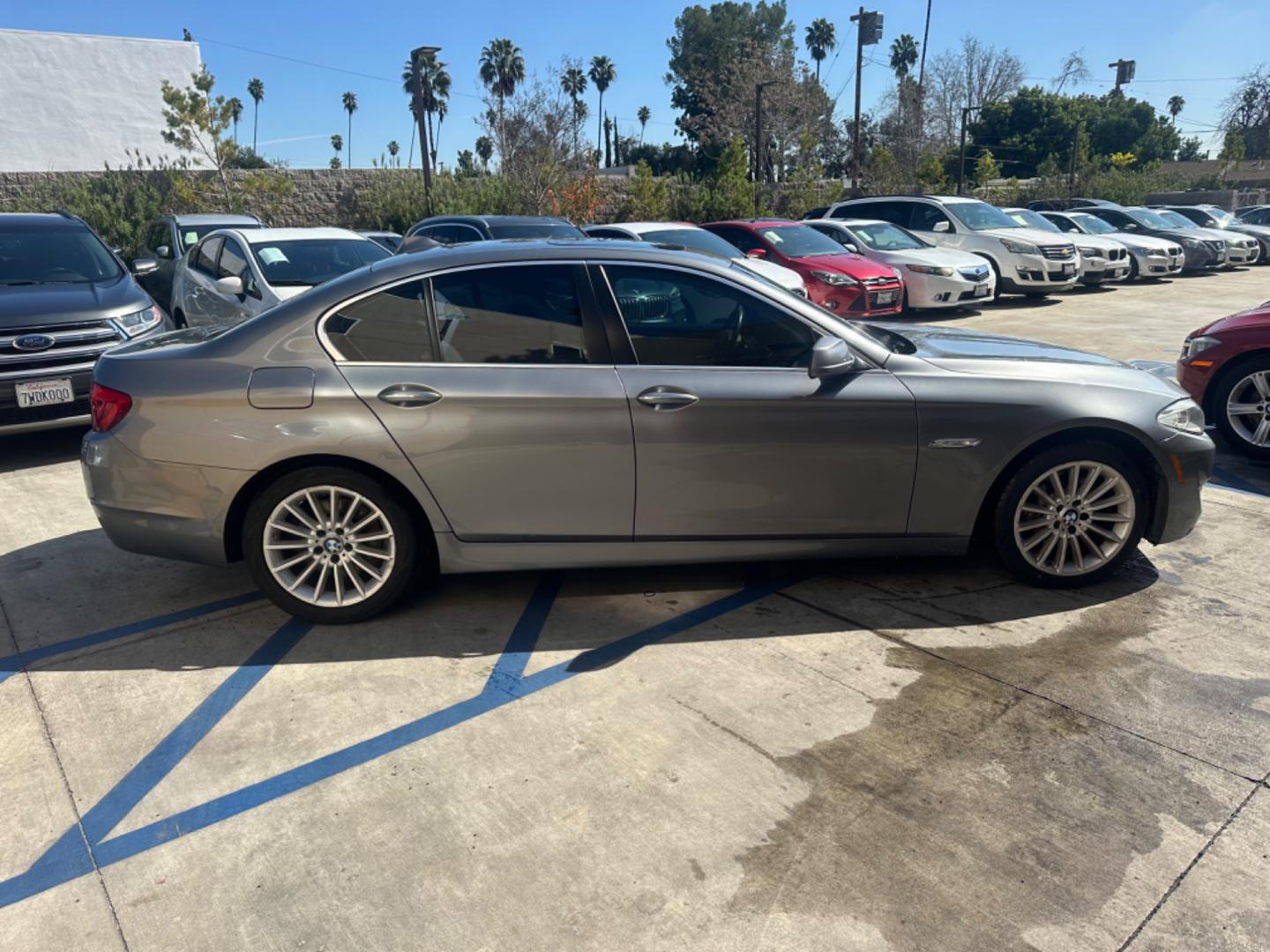 2013 Silver Metallic /Black BMW 5-Series 535i (WBAFR7C53DC) with an 3.0L L6 DOHC 24V engine, Automatic transmission, located at 30 S. Berkeley Avenue, Pasadena, CA, 91107, (626) 248-7567, 34.145447, -118.109398 - Navigation! Back-up Camera! Leather Seats! Moon roof! This 2013 BMW 5-Series 535i looks and drives well! Bad Credit? We can help! We are the bank. All our cars are thoroughly inspected and reconditioned by our technicians. FREE CARFAX report. Stop by or call to speak with our friendly staff. Whether - Photo#5